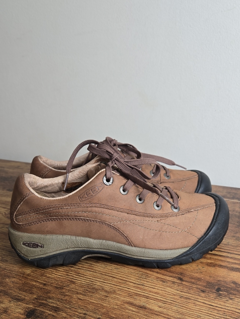 Keen Womens Tan Brown Leather Hiking Sneaker Shoes Sz US 6.5 / EU 37 Adventure